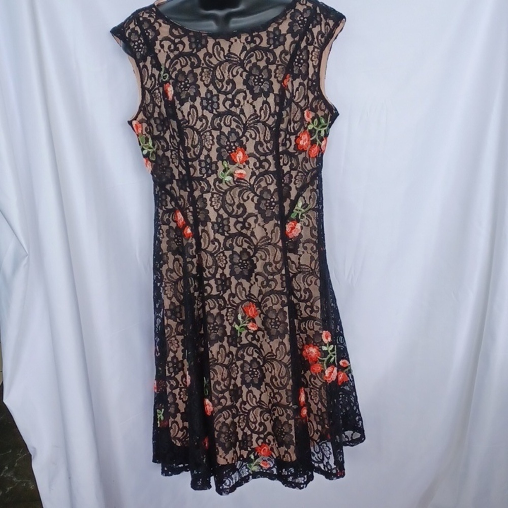 Gabby Skye  Floral Lace Fit-&-Flare Dress size 6